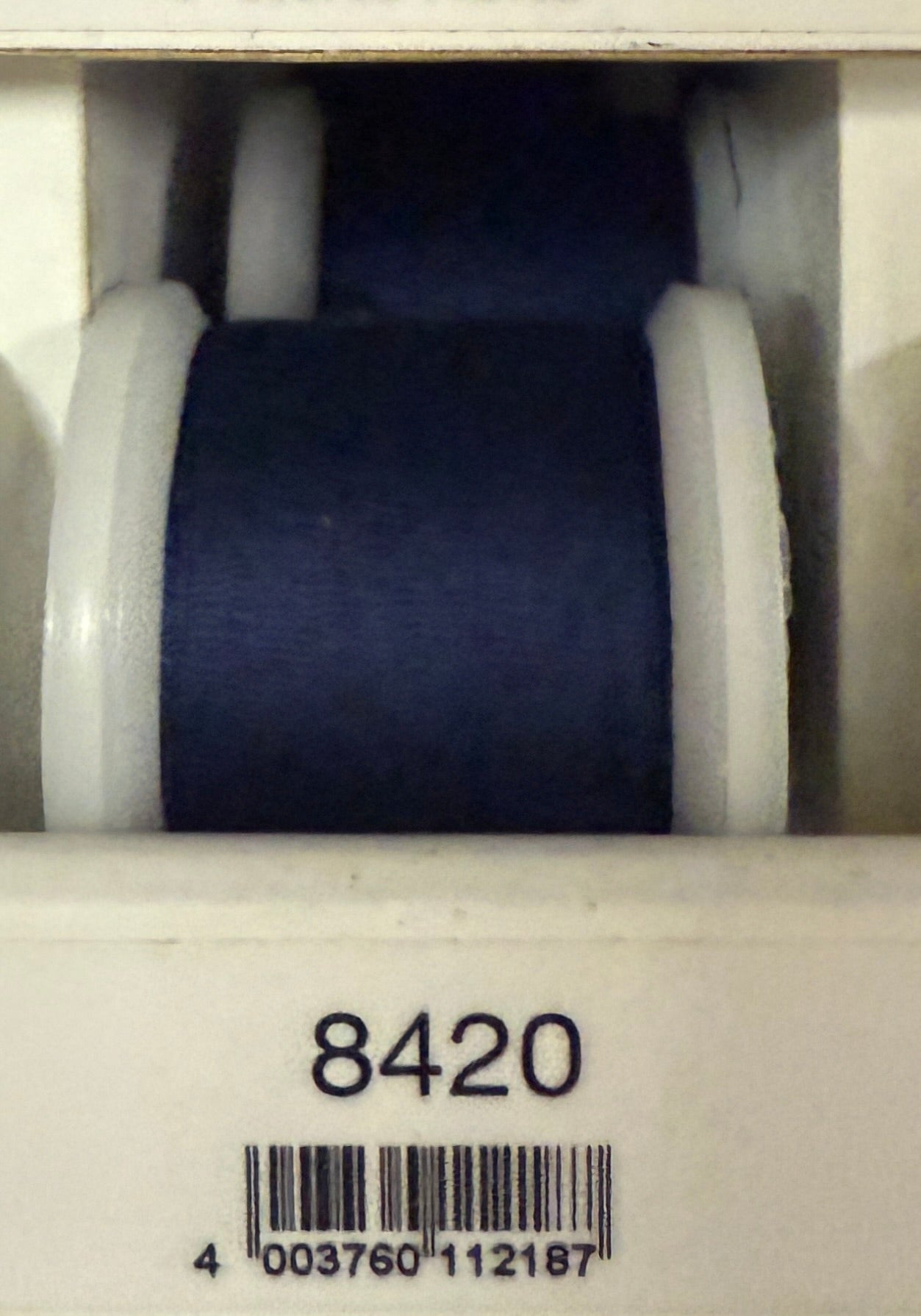 Faden in Mitternachtsblau