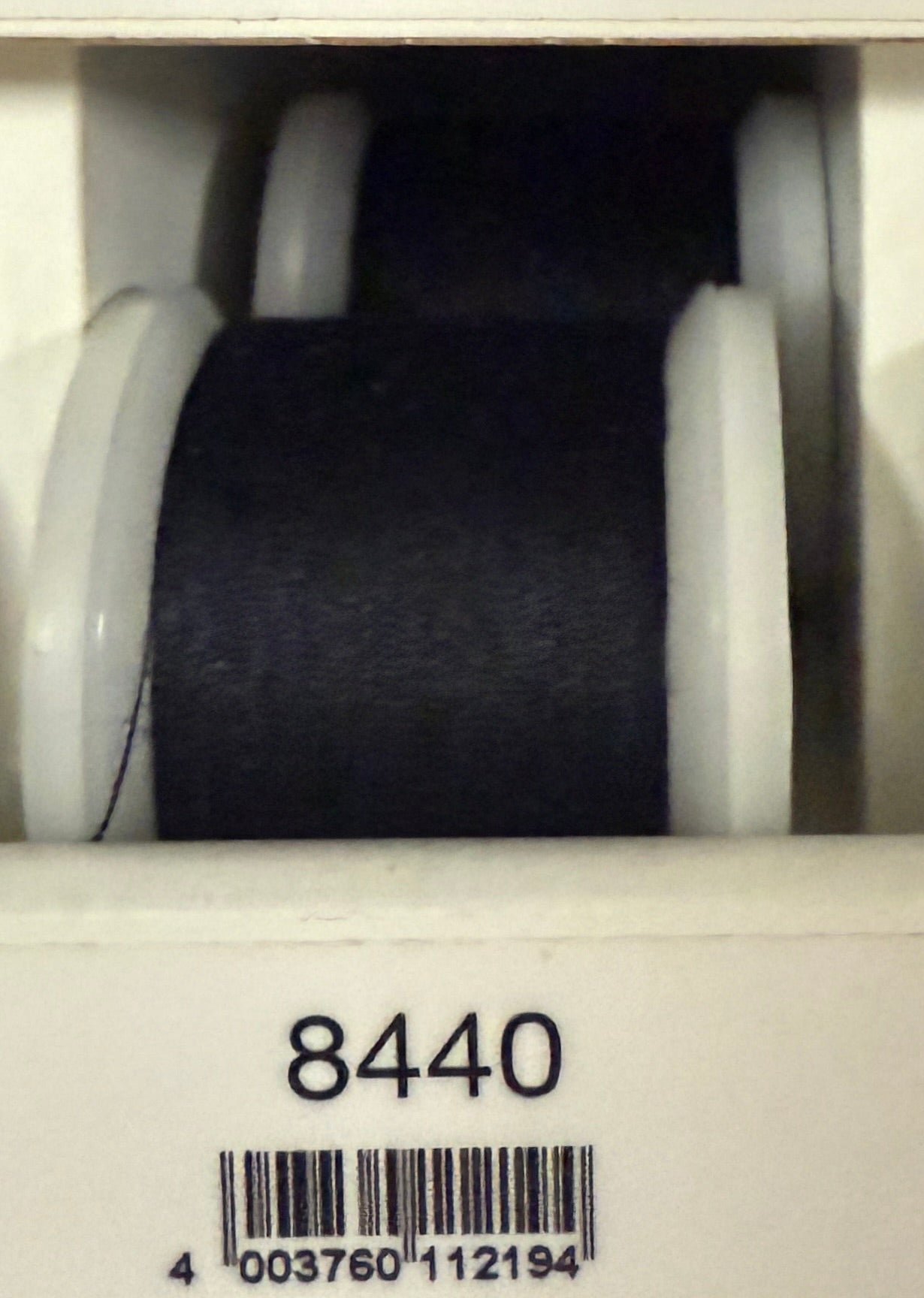 Faden in Schwarzblau