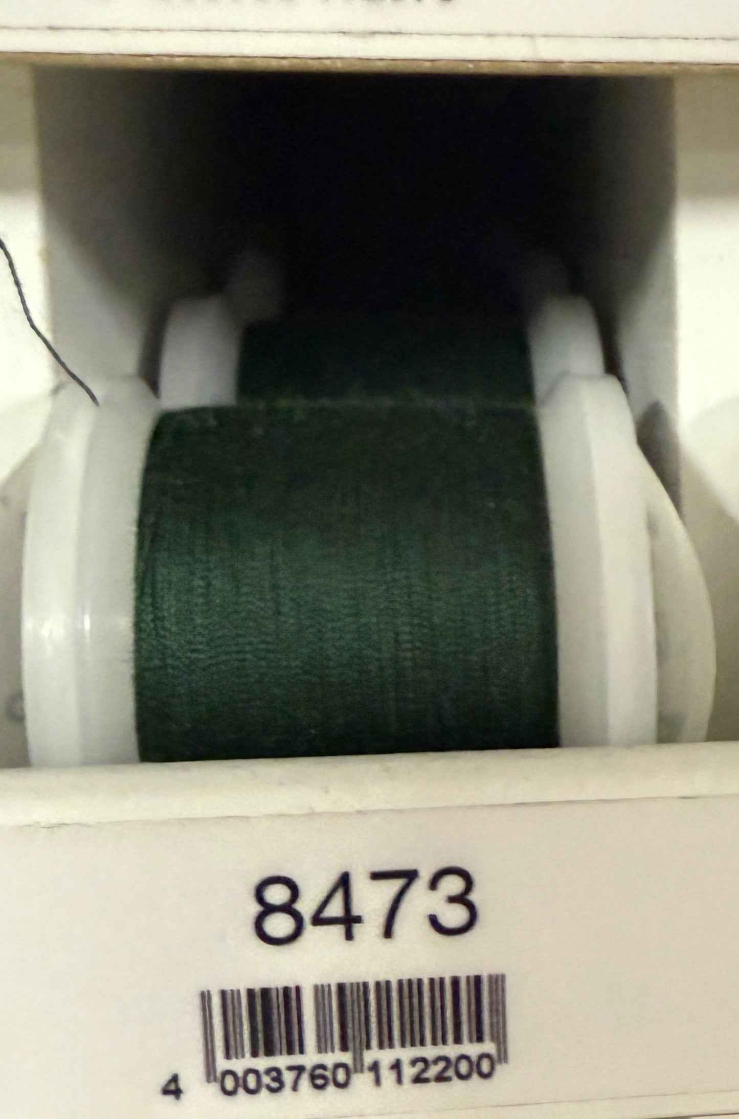 Faden in Dunkelgrün