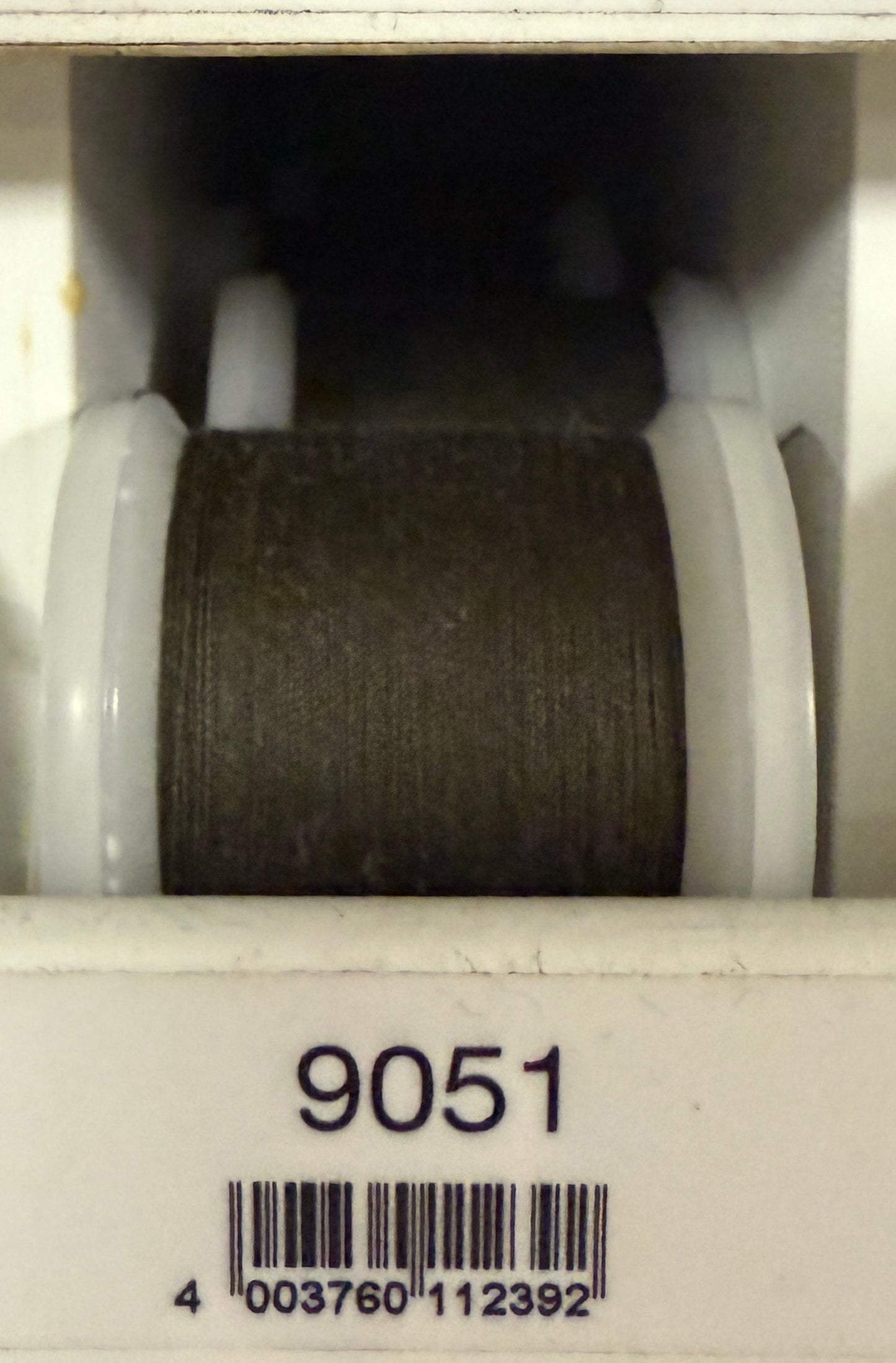 Faden in dunkel Olive