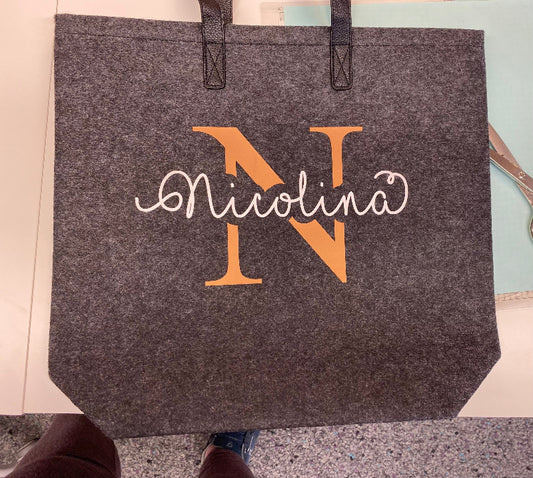 Filztasche mit Flexfolie bedruckt, personalisiert, Beispielbild - Simply Kreativ Schweiz 