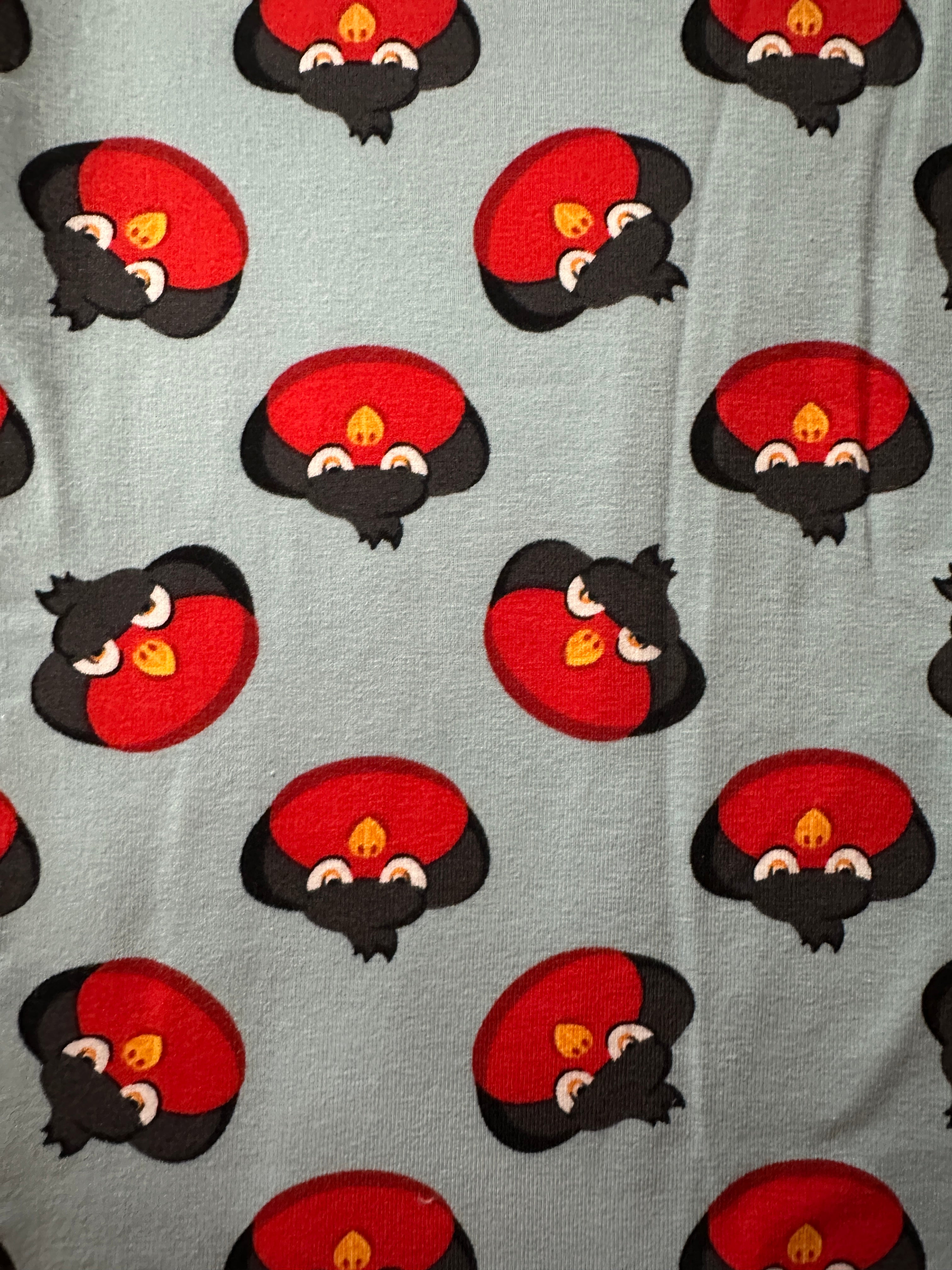 Stoffreste hellblau mit Angry Birds
