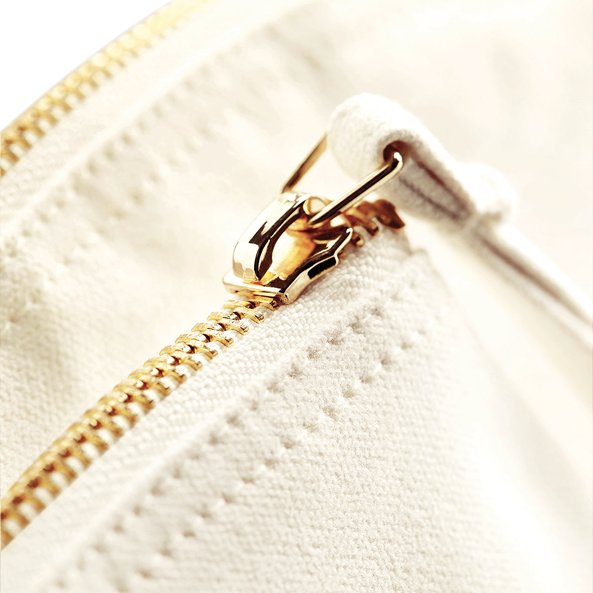 EarthAware™ Organic Spring Wristlet Kulturbeutel